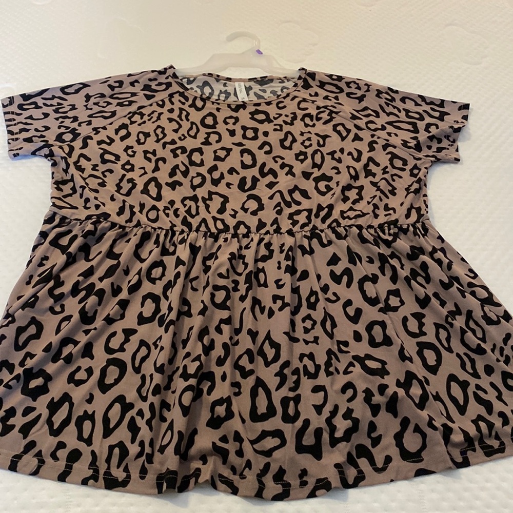 Women’s plus size leopard top 2x